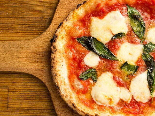 The Best Pizzas and Pizzerias to Try at All Costs in Italy