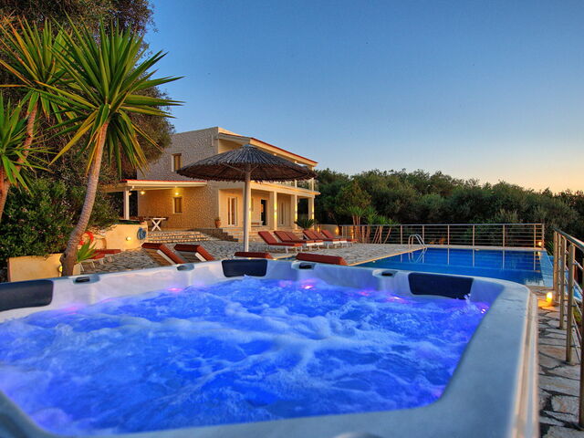 How to Save Money on Your Next Holiday?