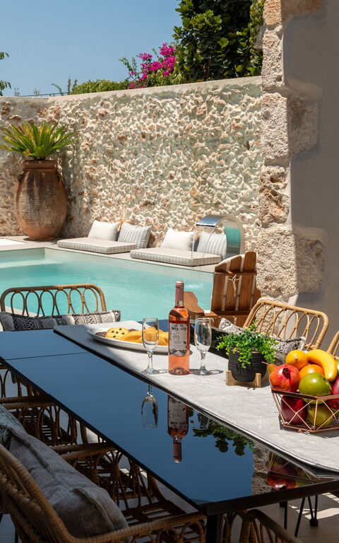 Luxury Villa Rentals vs. Hotel Stays