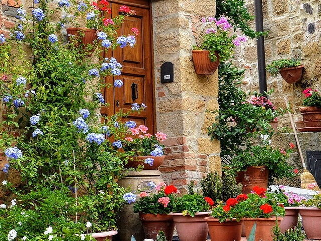 A Short Journey to the Center of Anghiari