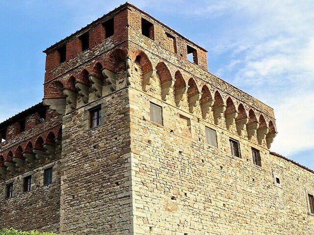 7 Magnificent Medieval Castles to See in Tuscany
