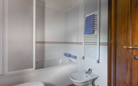 Accommodation Pozzo Dei Desideri 2: Bathroom
