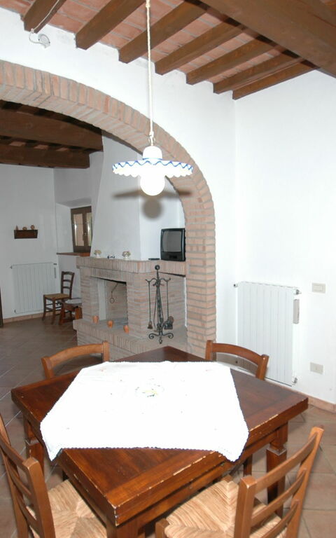 Poderino: Dining Room, Kitchen