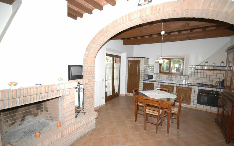 Poderino: Dining Room, Kitchen