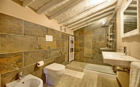 Accommodation Montegufoni 28: Bathroom
