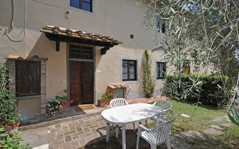 Accommodation Archi: Building Exterior, Garden