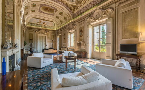 Accommodation Galleria: Dining Room, Living Room