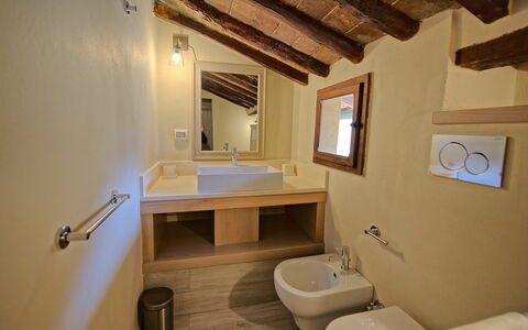 Accommodation Montegufoni 11: Bathroom