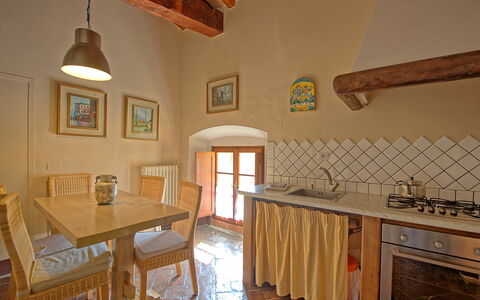 Accommodation Montegufoni 19b: Dining Room, Kitchen, Living Room