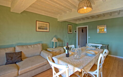 Accommodation Bellavista: Dining Room, Living Room