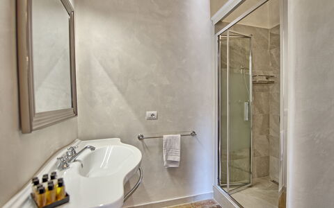 Accommodation Cupola: Bathroom