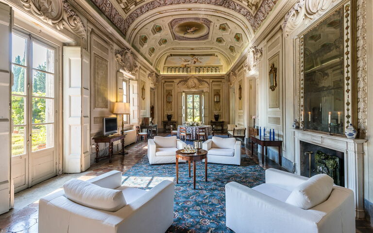 Accommodation Galleria: Dining Room, Living Room