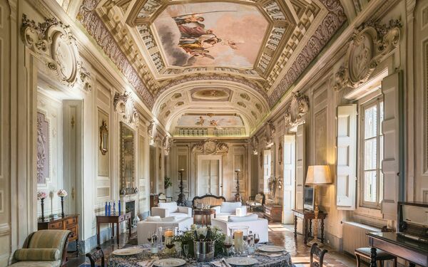 Accommodation Galleria: Dining Room, Living Room