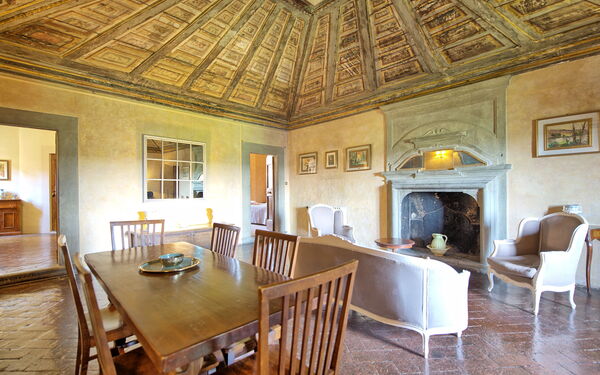 Accommodation Cupola: Dining Room, Living Room