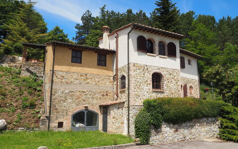 Accommodation Cornocchio 2: Building Exterior, Garden, Outdoor