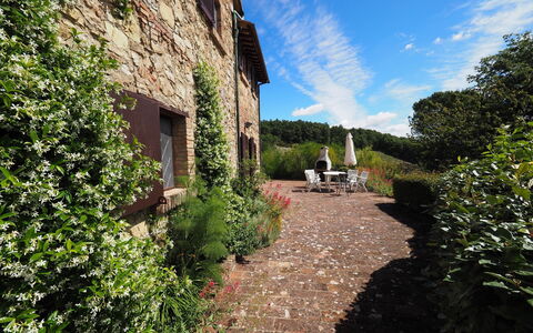 Accommodation Cornocchio 1: Building Exterior, Garden, Outdoor