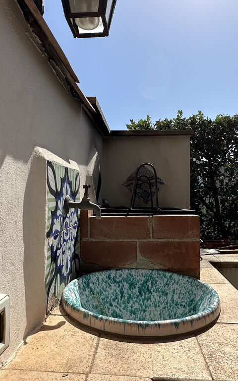 Castellammare: Building Exterior