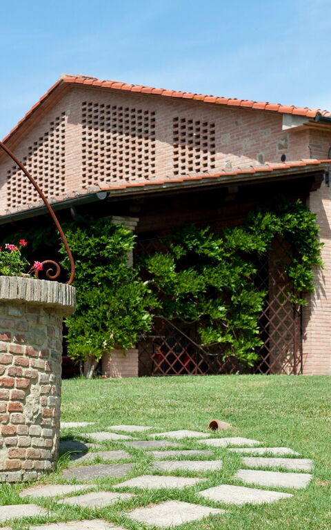 Montelopio: Building Exterior, Garden