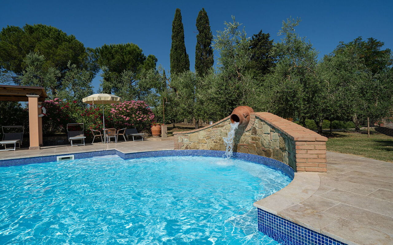 Montelopio: Building Exterior, Outdoor, Pool
