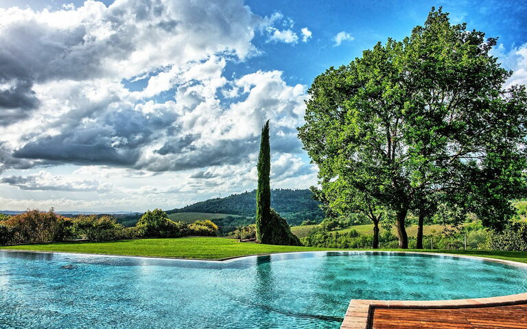 Villa Petrognano: Pool, Scenic View