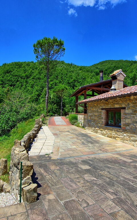 Villa Contessa: Building Exterior, Garden