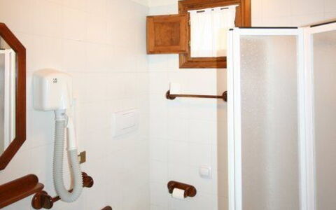 Accommodation La Selva 6: Bathroom