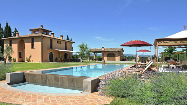 Villa Insoglio: Outdoor, Pool