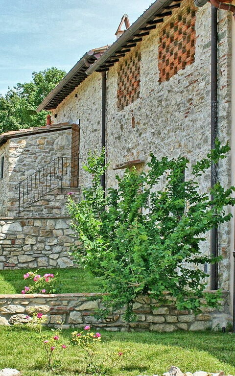 Le Fonti: Building Exterior, Pool