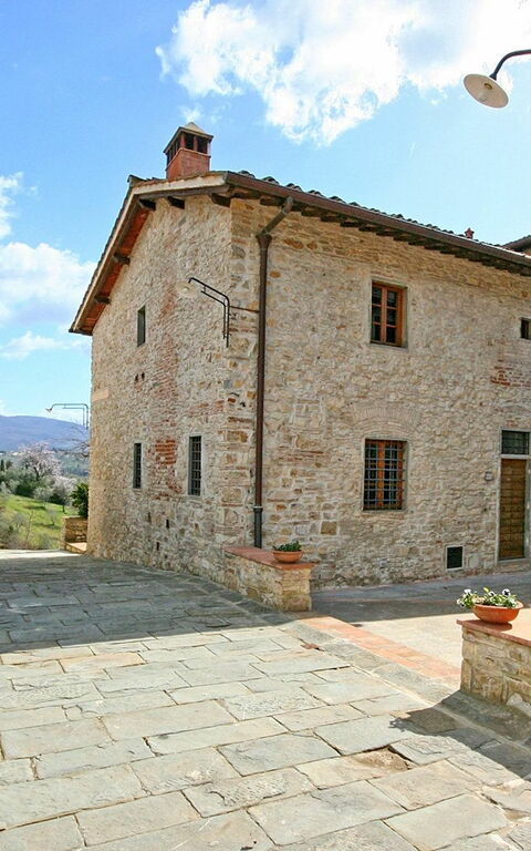 Le Fonti: Building Exterior