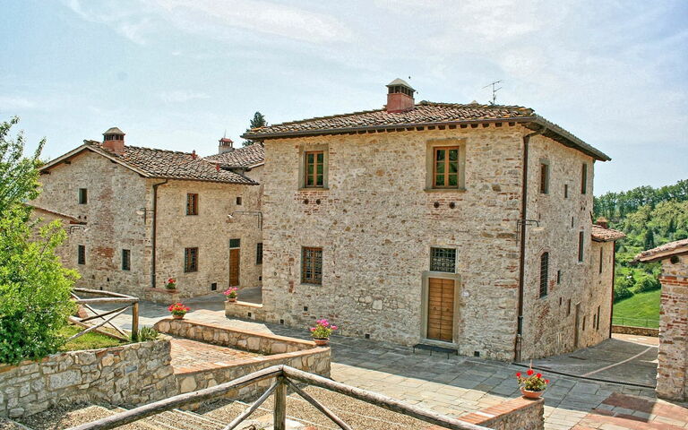 Le Fonti: Building Exterior