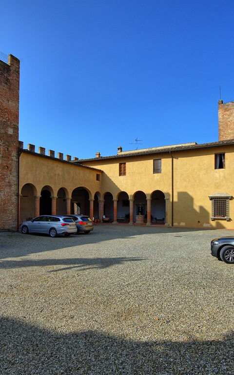 Certaldo: Building Exterior