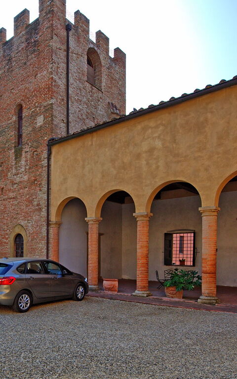 Certaldo: Building Exterior