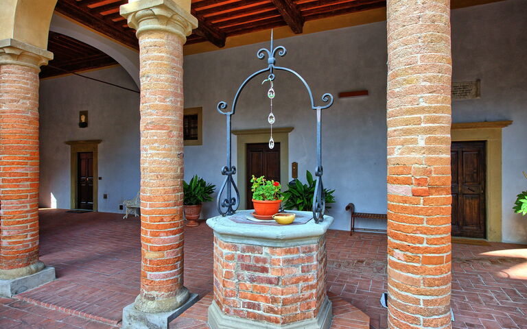 Certaldo: Building Exterior