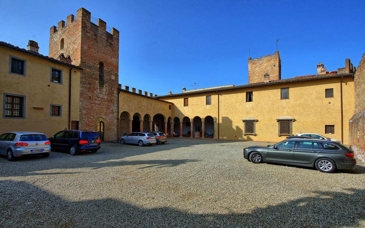 Certaldo: Building Exterior