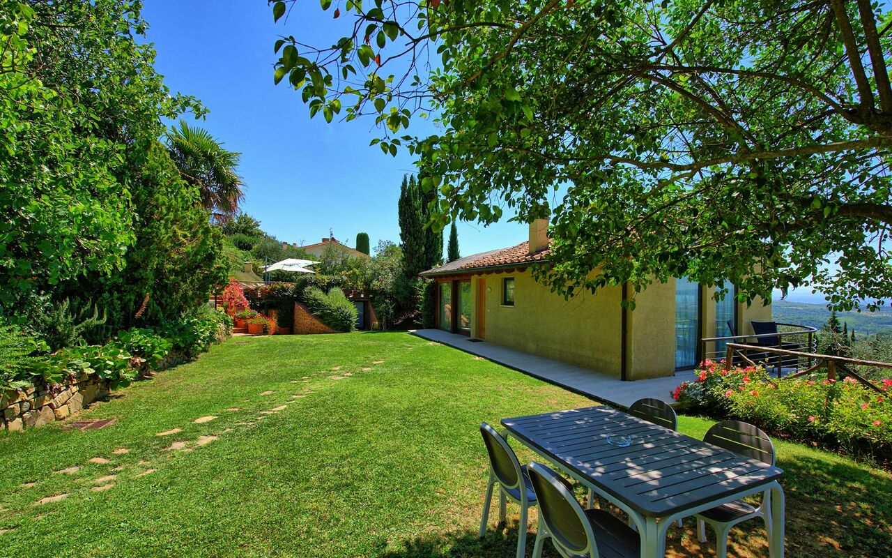 Casa Lucia: Garden, Outdoor