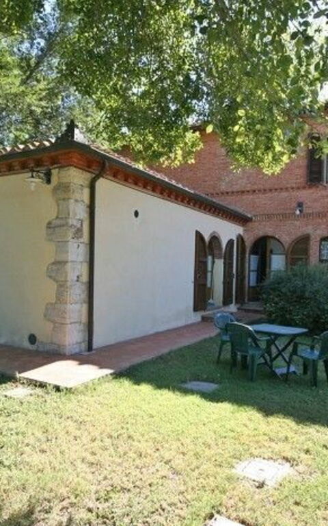 Pienza: Building Exterior, Garden