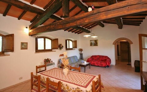 Accommodation Pienza b: Dining Room, Kitchen, Living Room