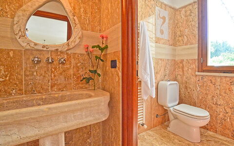 Accommodation Dependance 1: Bathroom