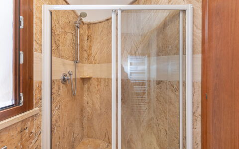 Accommodation Dependance 1: Bathroom