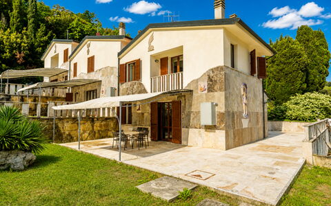 Accommodation Dependence 3: Garden, Main Entrance