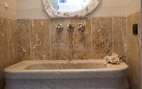 Accommodation Dependence 3: Bathroom