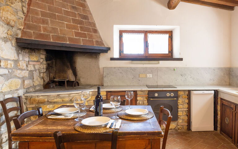 Accommodation Boscaiolo: Dining Room, Kitchen