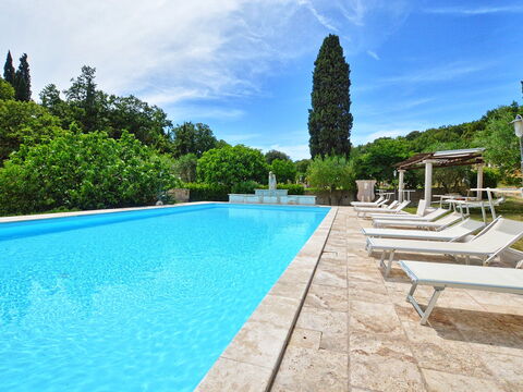 Le Querciolaie with Geothermal Pool