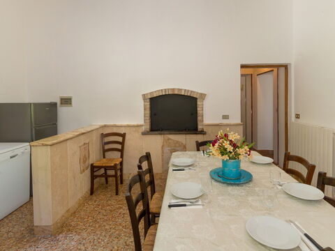 Le Querciolaie with Geothermal Pool