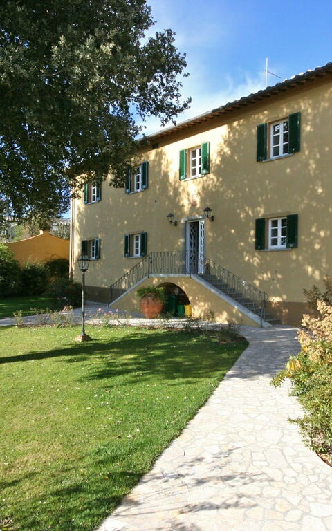 Dante: Building Exterior, Garden