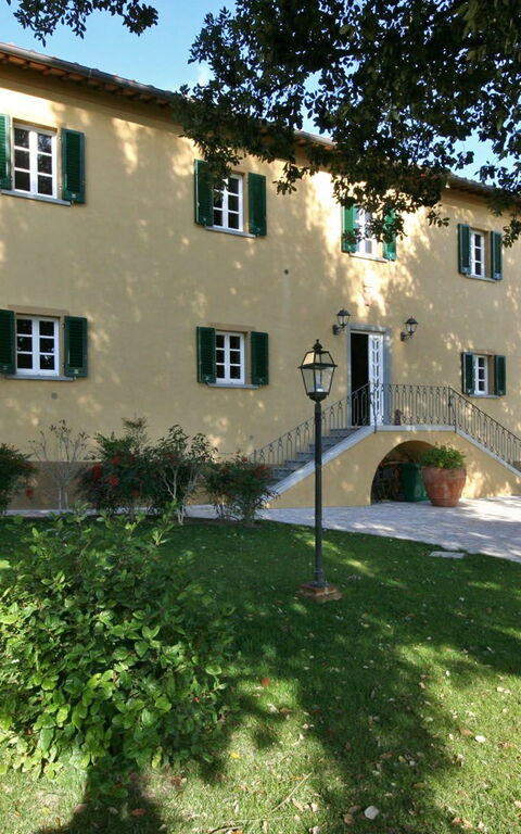 Dante: Building Exterior, Garden