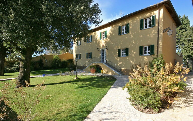 Dante: Building Exterior, Garden