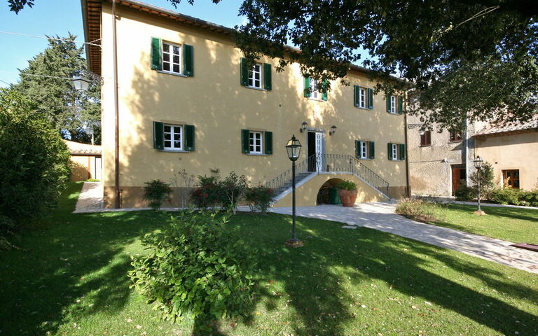 Dante: Building Exterior, Garden