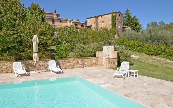 Dante: Building Exterior, Garden, Pool