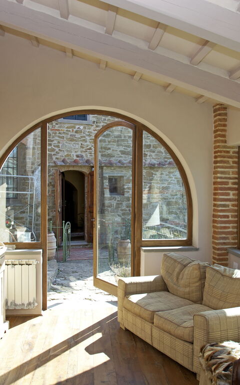 Gellino: Dining Room, Living Room